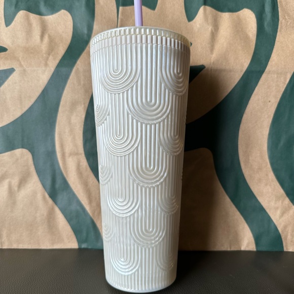 Starbucks Tumbler Pearl White Mermaid Scales - Venti 24oz - Spring 2023 - Picture 2 of 5